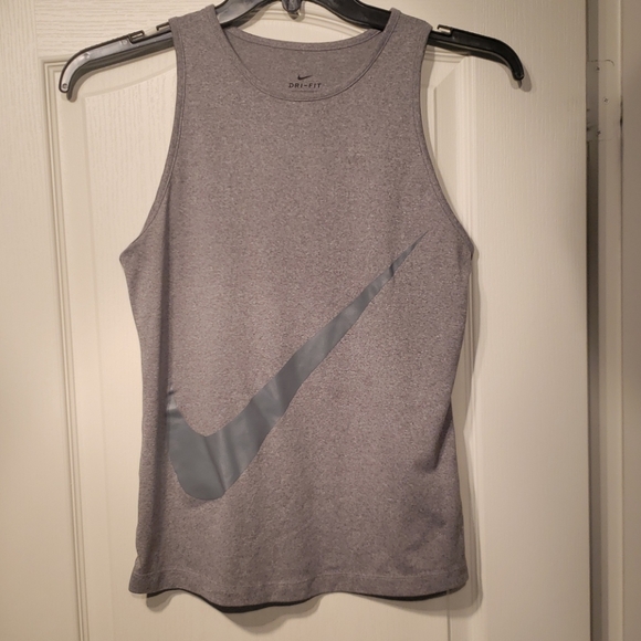 Nike Dri-fit workout top - Picture 1 of 4
